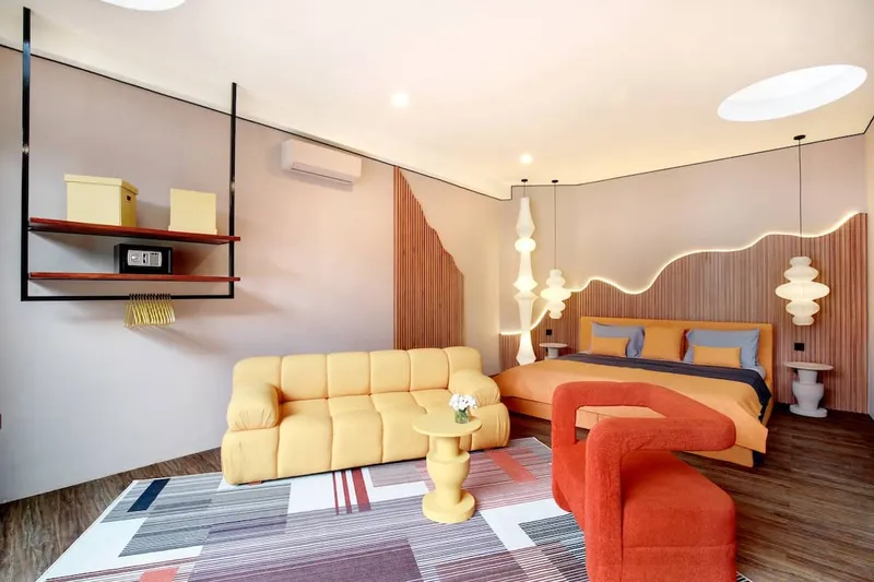 1 out of 6 massive bedrooms w/ super king size bed, AC, en suite + safe