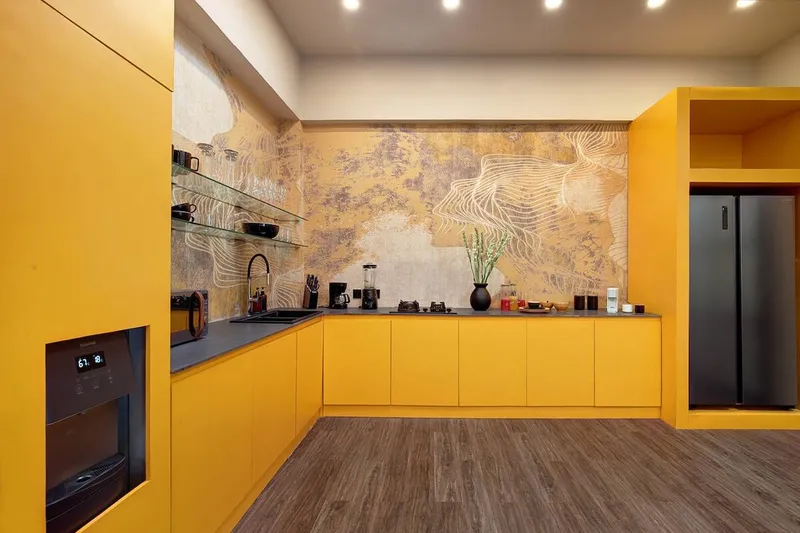 A fully equipped kitchen with a large fridge+ freezer, pots, cutlery, microwave, blende. and more—perfect if you'd like to cook on your own.