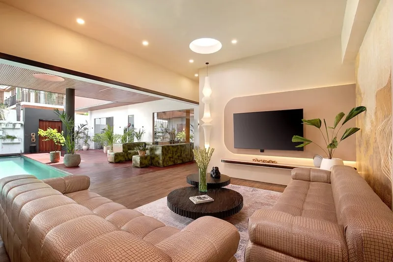 Design villa with easy access to shops, cafes, clubs, beach - designed for utmost comfort.