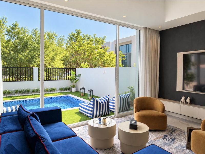 Yasmin living room opening onto the pool